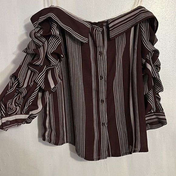 Off the shoulder maroon blouse - Picture 4 of 4